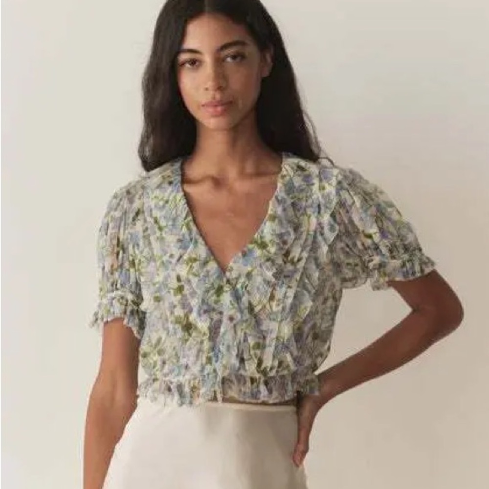 ISO Dôen SALONA TOP in Ivory Strawberry Moon Floral